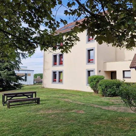 Kyriad Montlucon - Victor Otel 3*