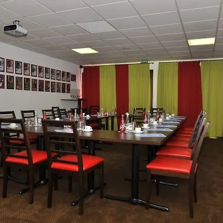 Kyriad Montlucon - Victor Hotel Saint-Victor-des-Oules