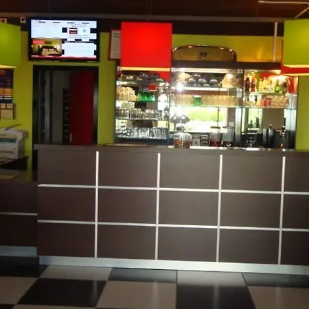 Kyriad Montlucon - Victor Otel