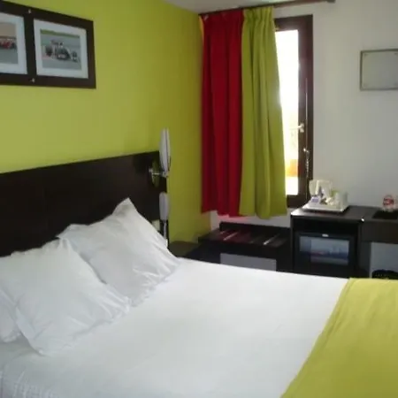 Kyriad Montlucon - Victor Hotel Saint-Victor-des-Oules