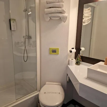 Kyriad Montlucon - Victor Otel