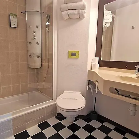 Kyriad Montlucon - Victor Hotel 3*